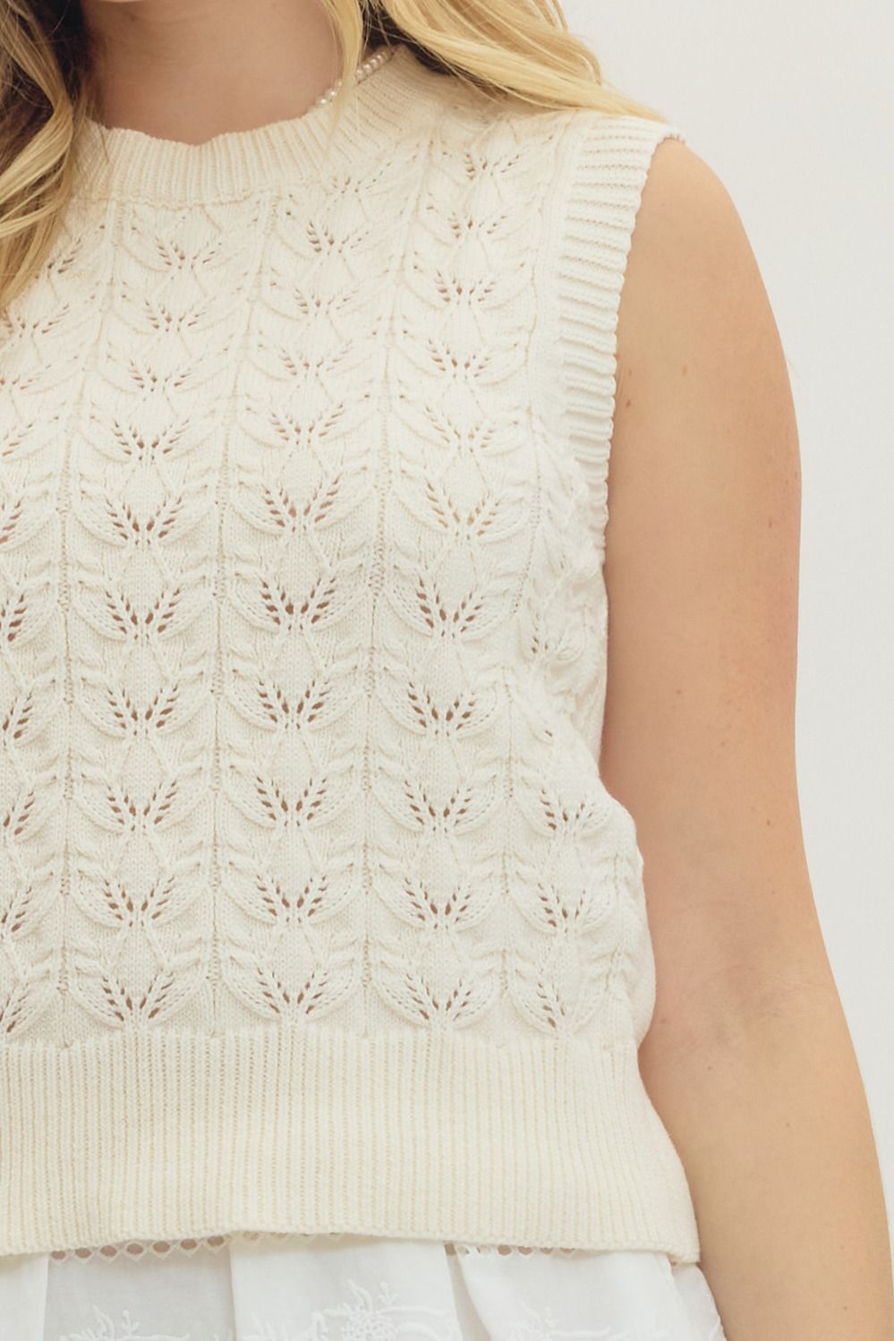 T29671 Solid Sleeveless Textured Top