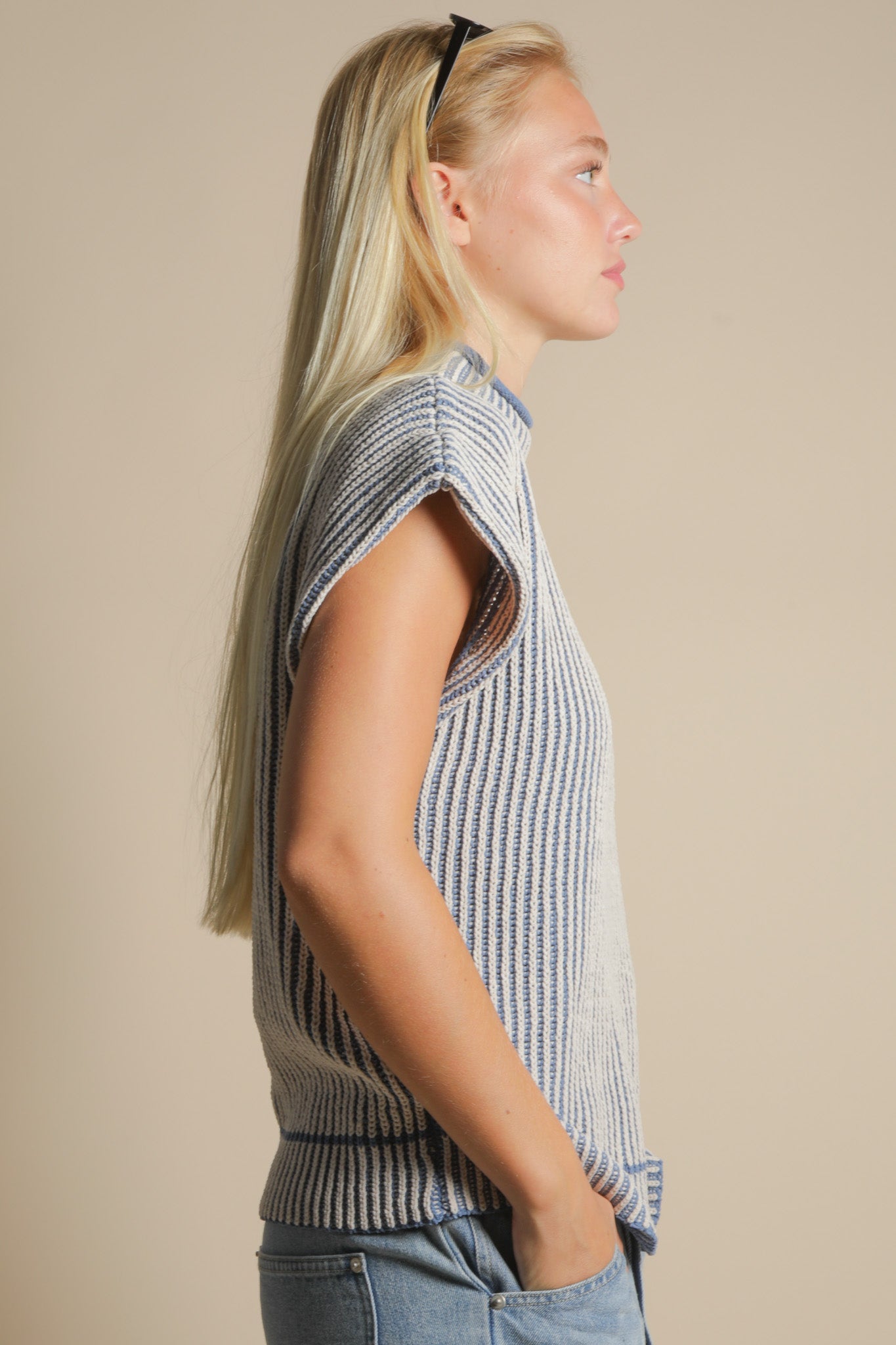 12W3388N Two Tone Ribbed Sweater Vest