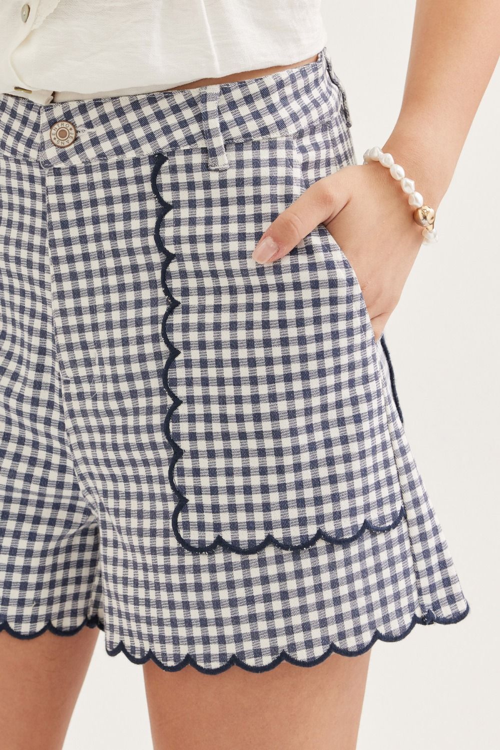 P31643 Gingham Scallop Hem Shorts