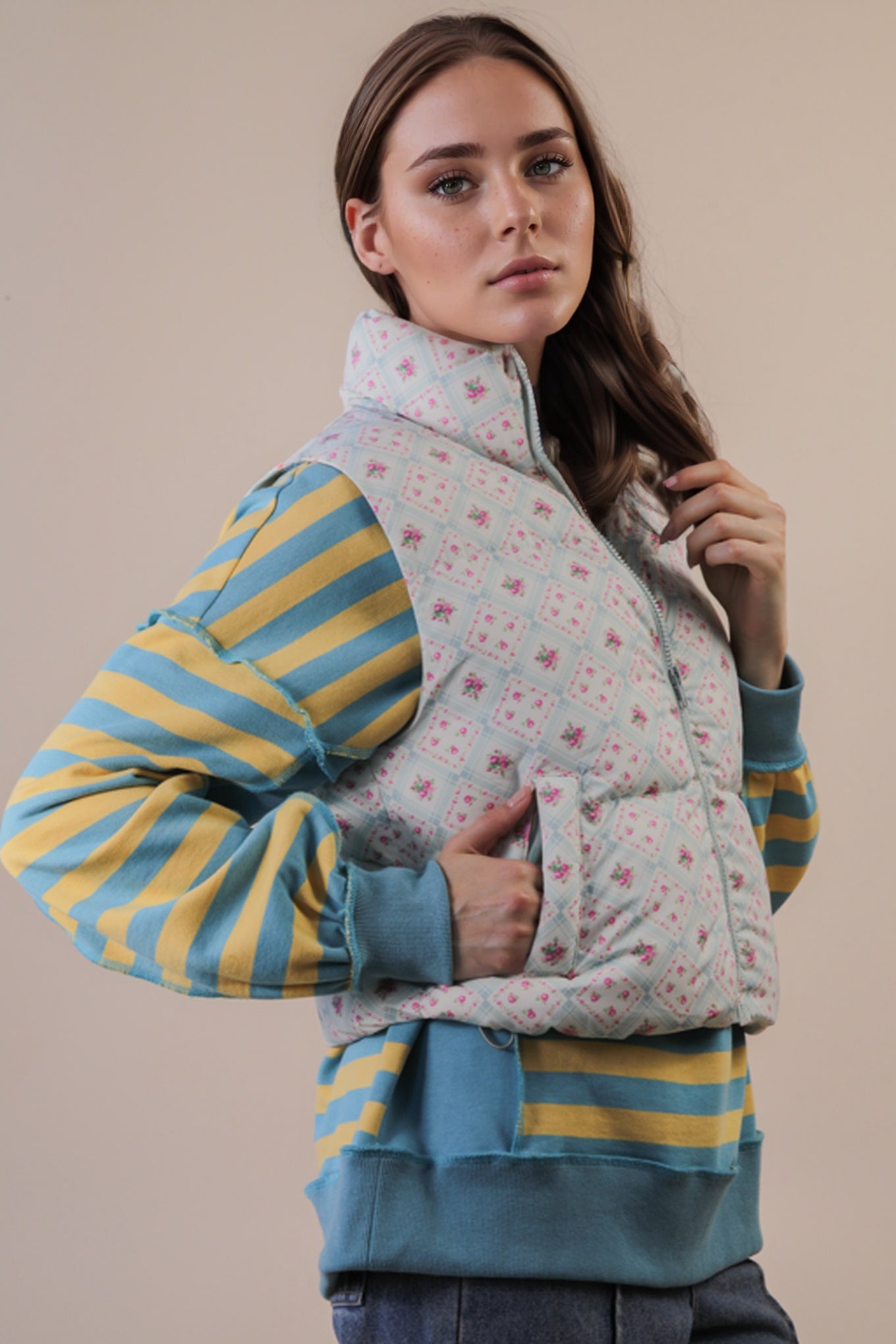 NJ90395 Floral Printed Cropped Puffer Vest