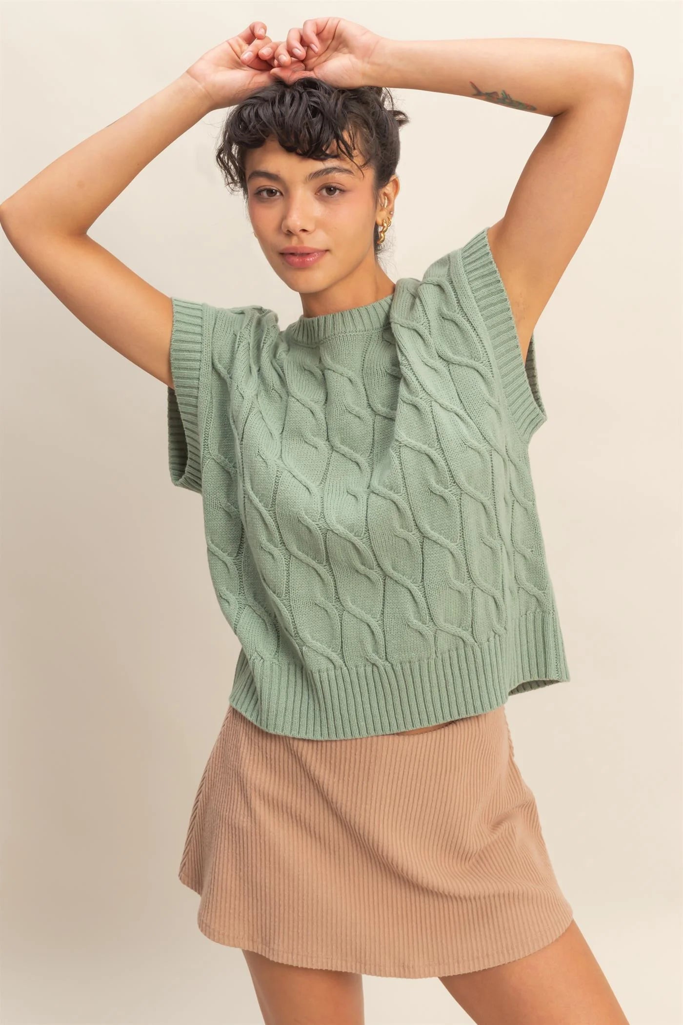 DZ25C905 Sleeveless Oversized Cable Knit Sweater Vest