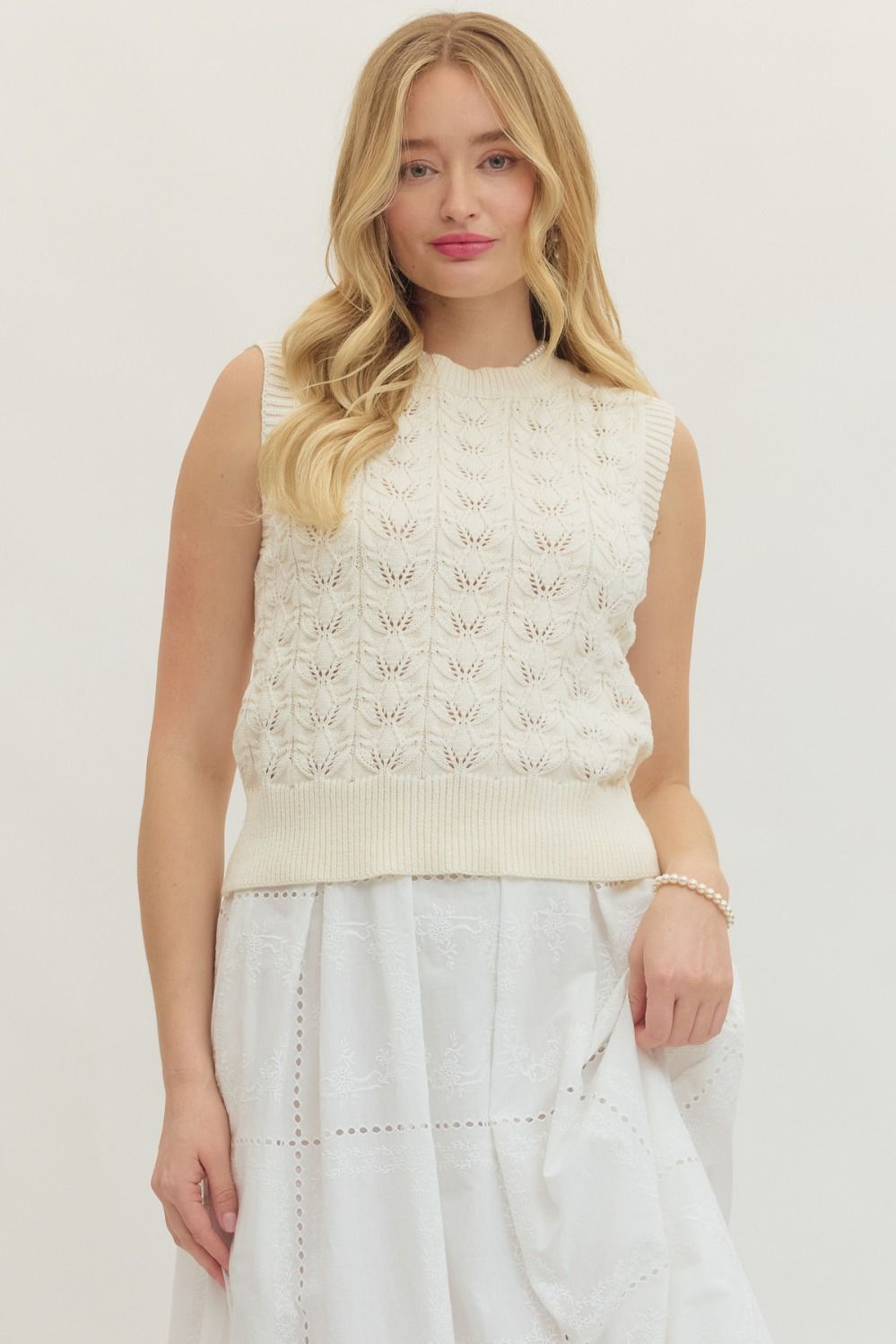 T29671 Solid Sleeveless Textured Top