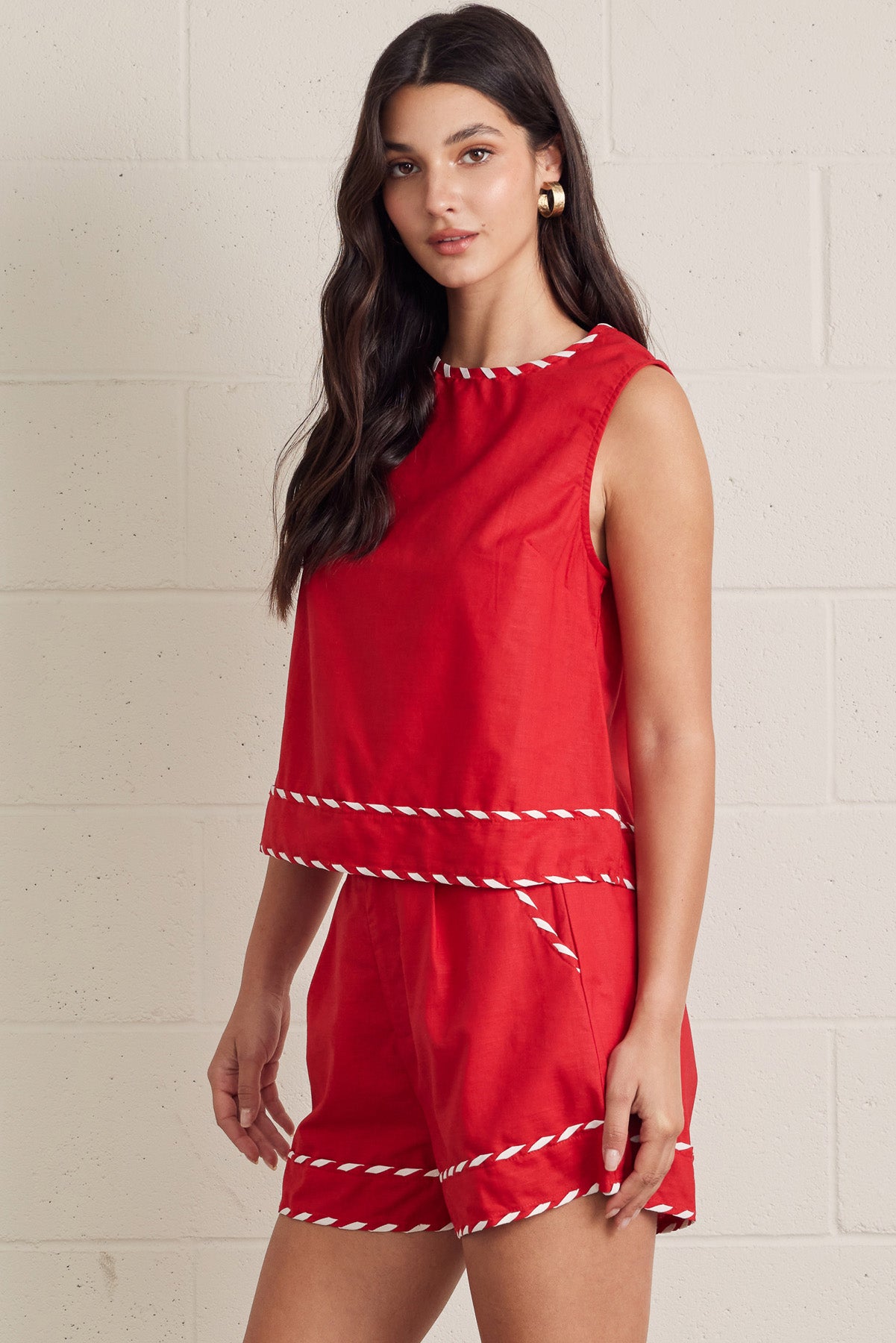 T31857 Solid Sleeveless Top