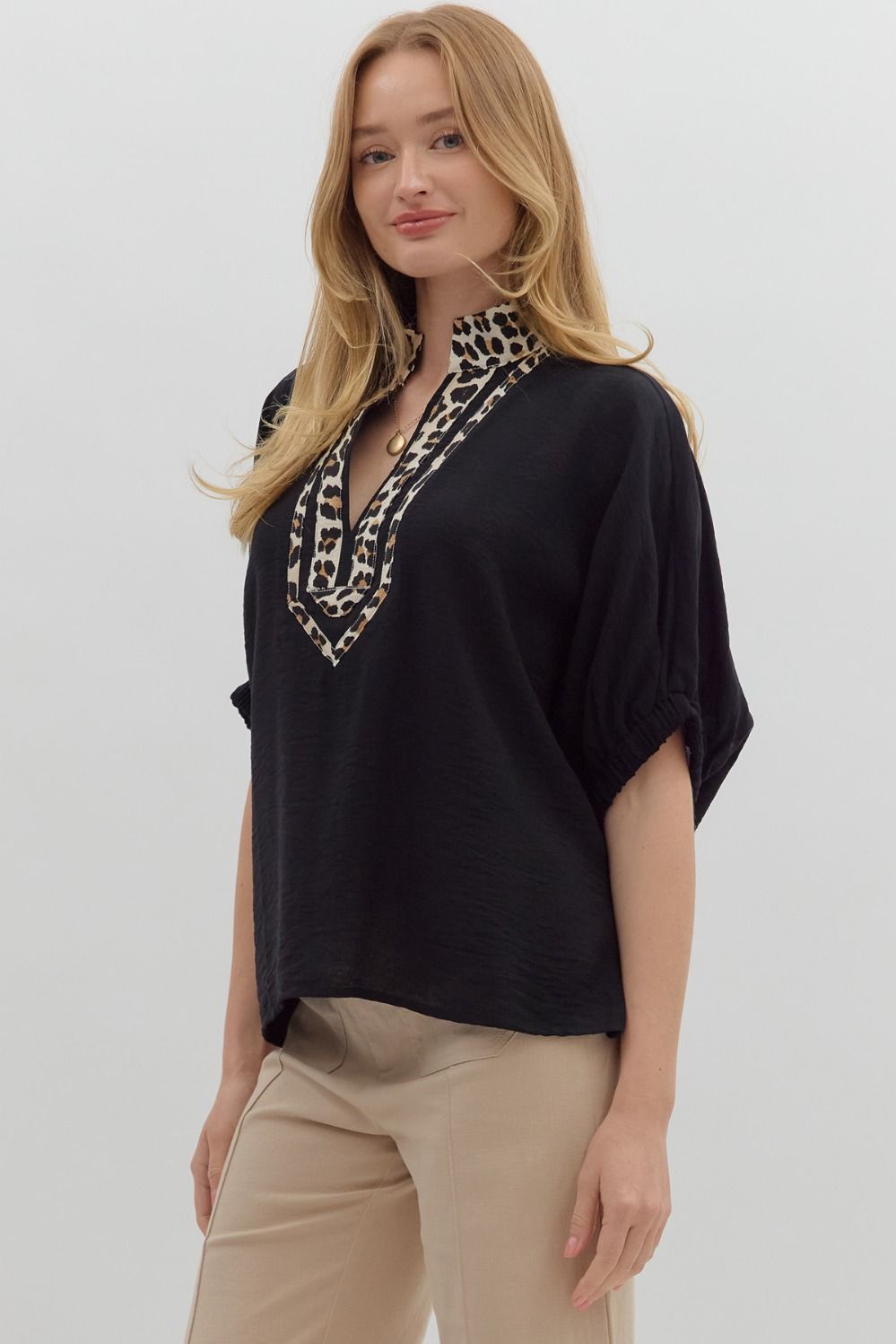 T27371 Solid Leopard Accented Top