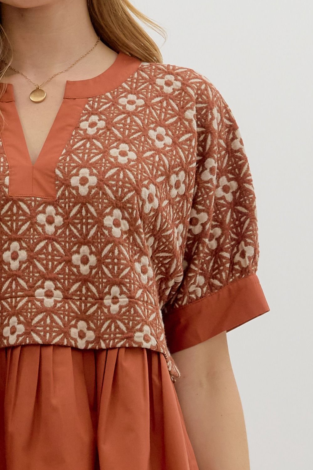 T27665 Floral Jacquard Top