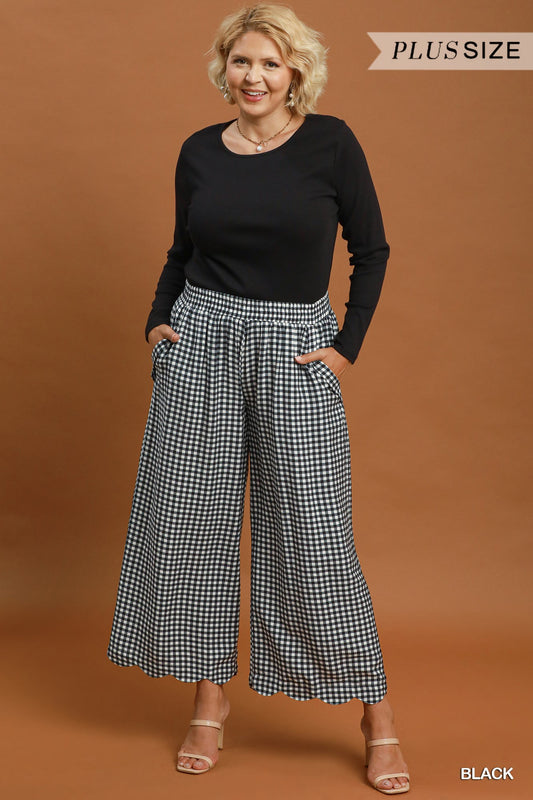 WC6823 Curvy Gingham Scallop Hem Cropped Pants