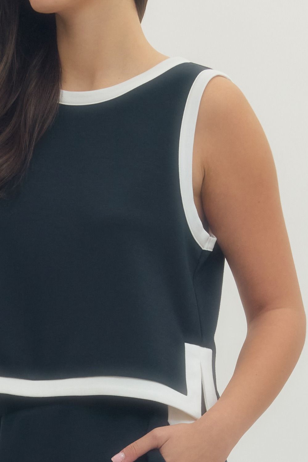 T28725 Solid Sleeveless Top
