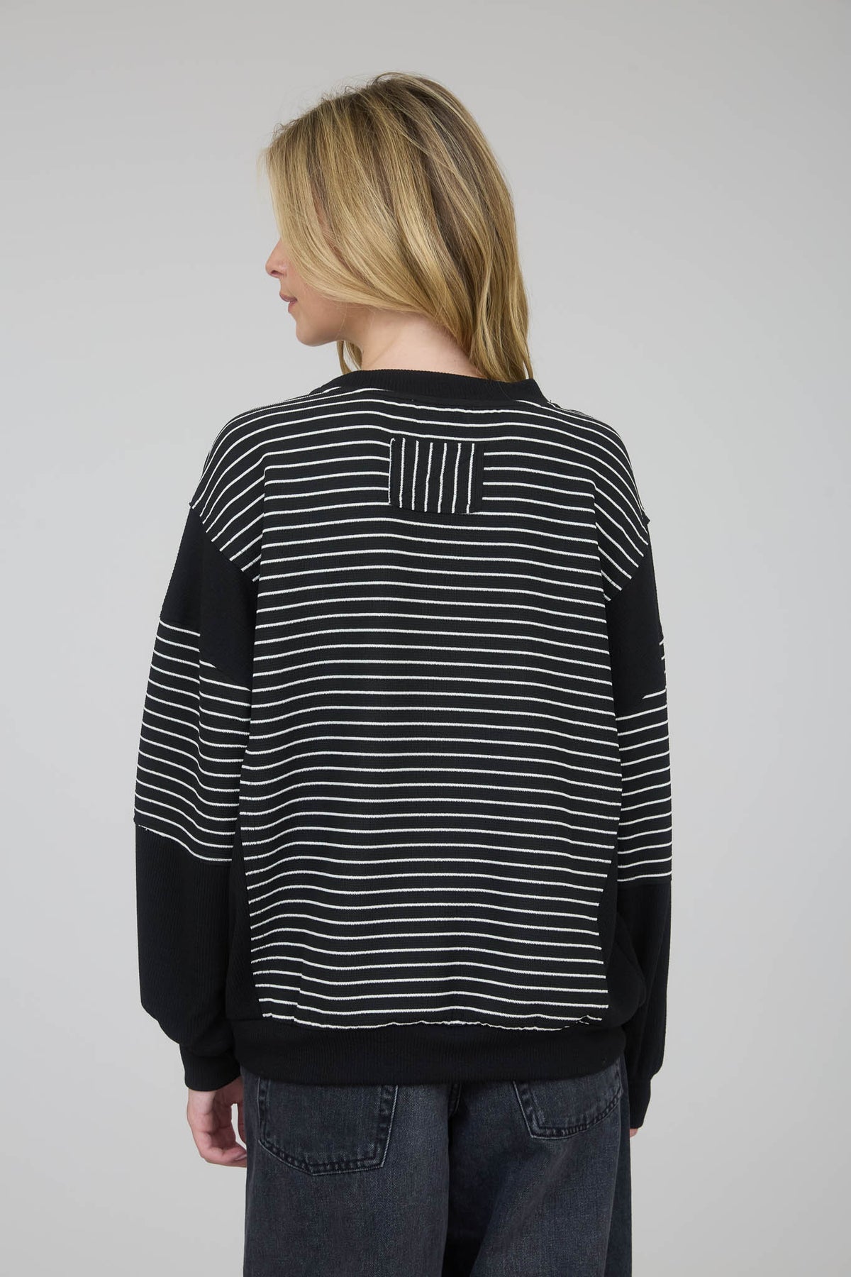 J5FT1049 Contrast Stripe Raw Edge Top
