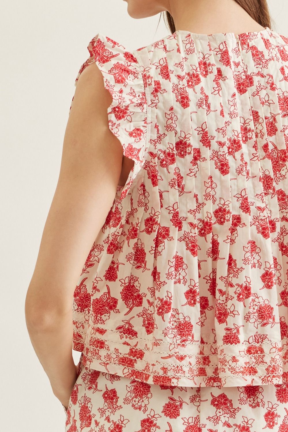 T31629 Floral Flutter Sleeve Top
