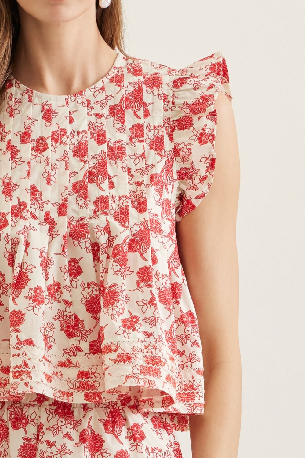 T31629 Floral Flutter Sleeve Top