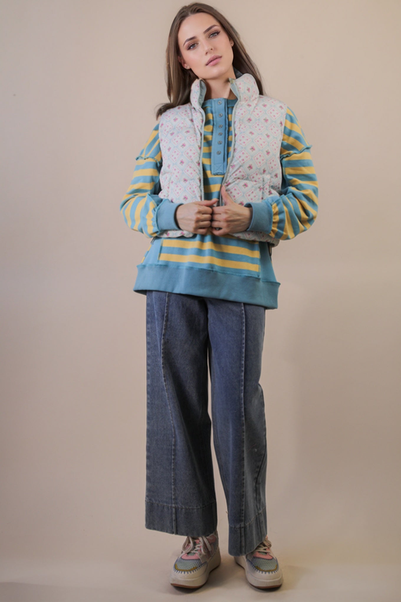 NJ90395 Floral Printed Cropped Puffer Vest