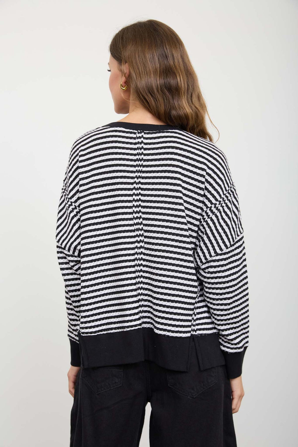 B6ST1004 Stripe Exposed Seam Top