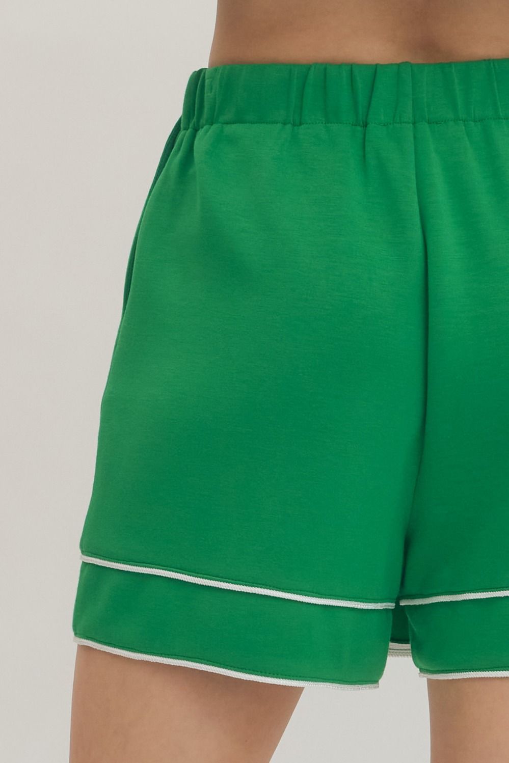P31527 Solid Contrast Trim Skort