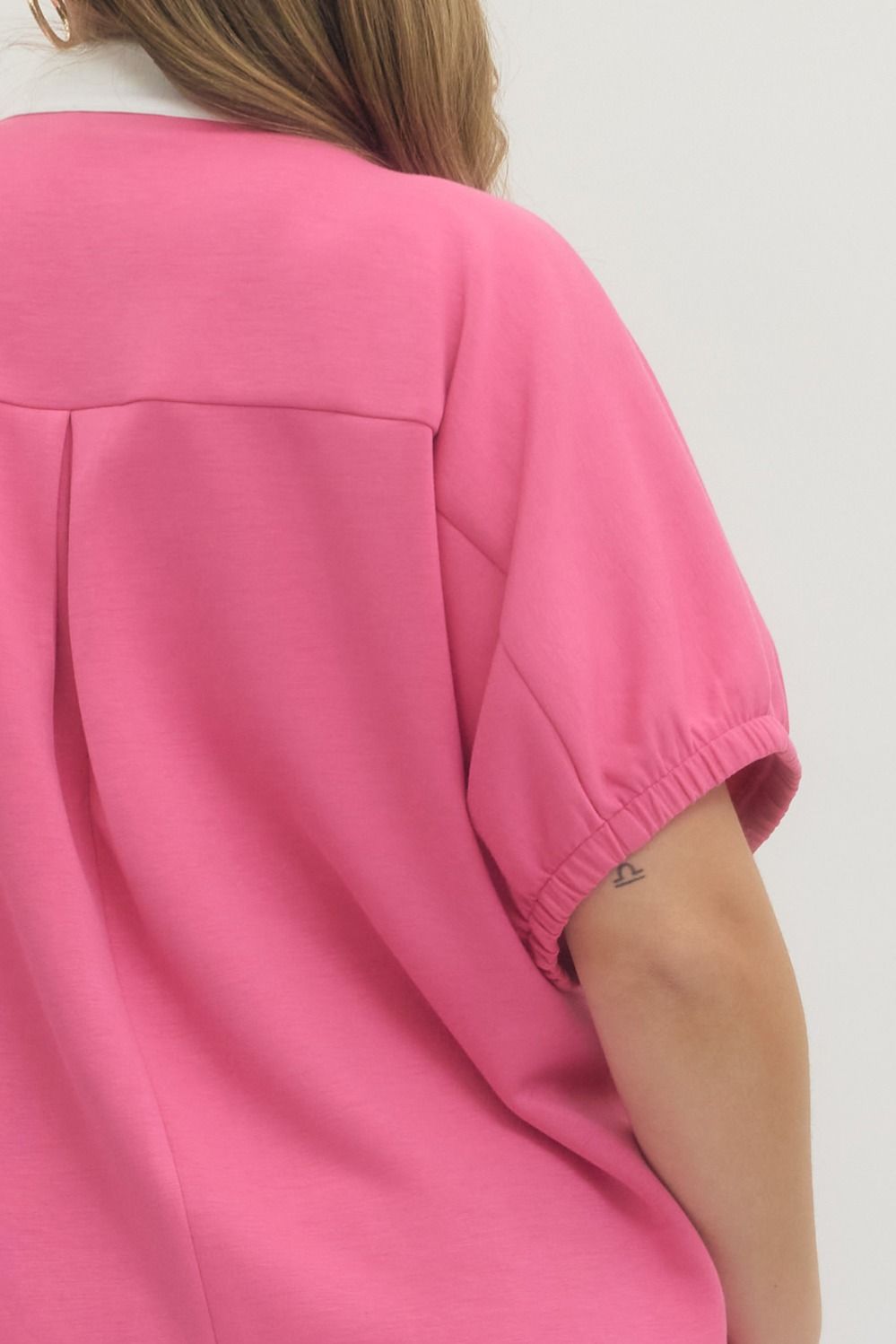 T29735P Curvy Solid Short Sleeve Top