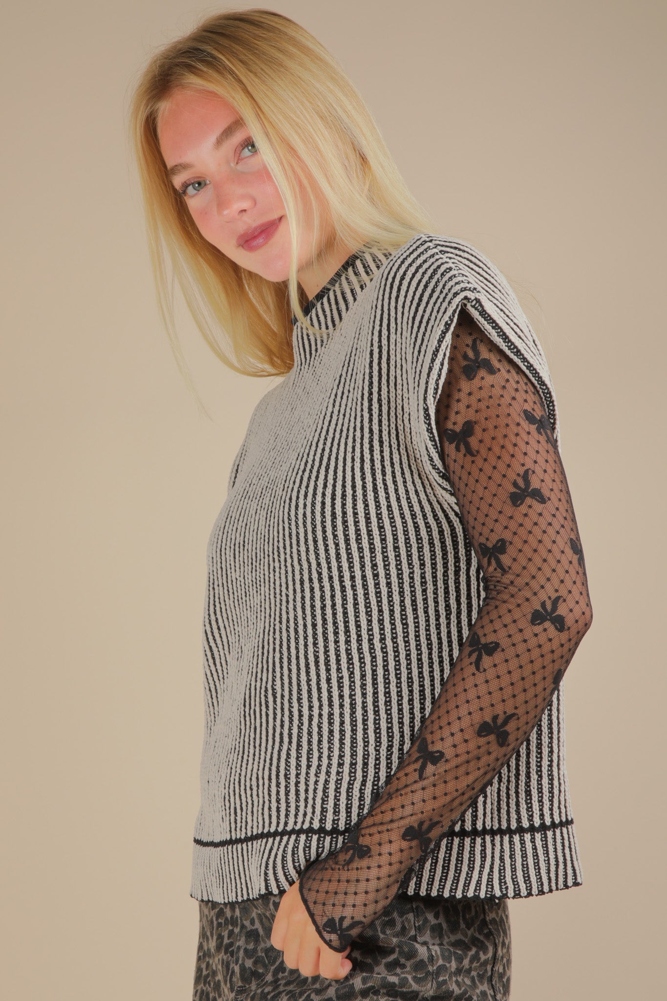 12W3388N Two Tone Ribbed Sweater Vest