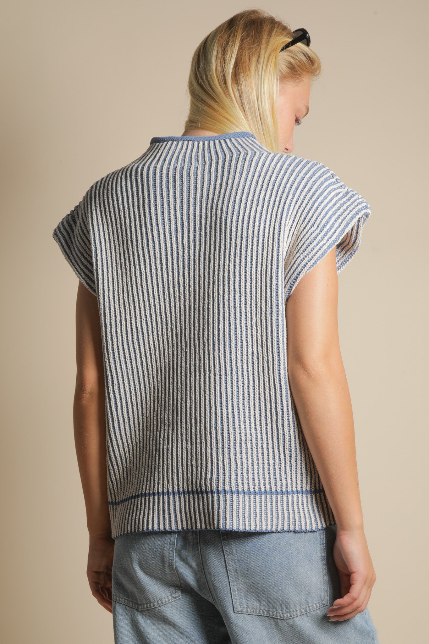 12W3388N Two Tone Ribbed Sweater Vest