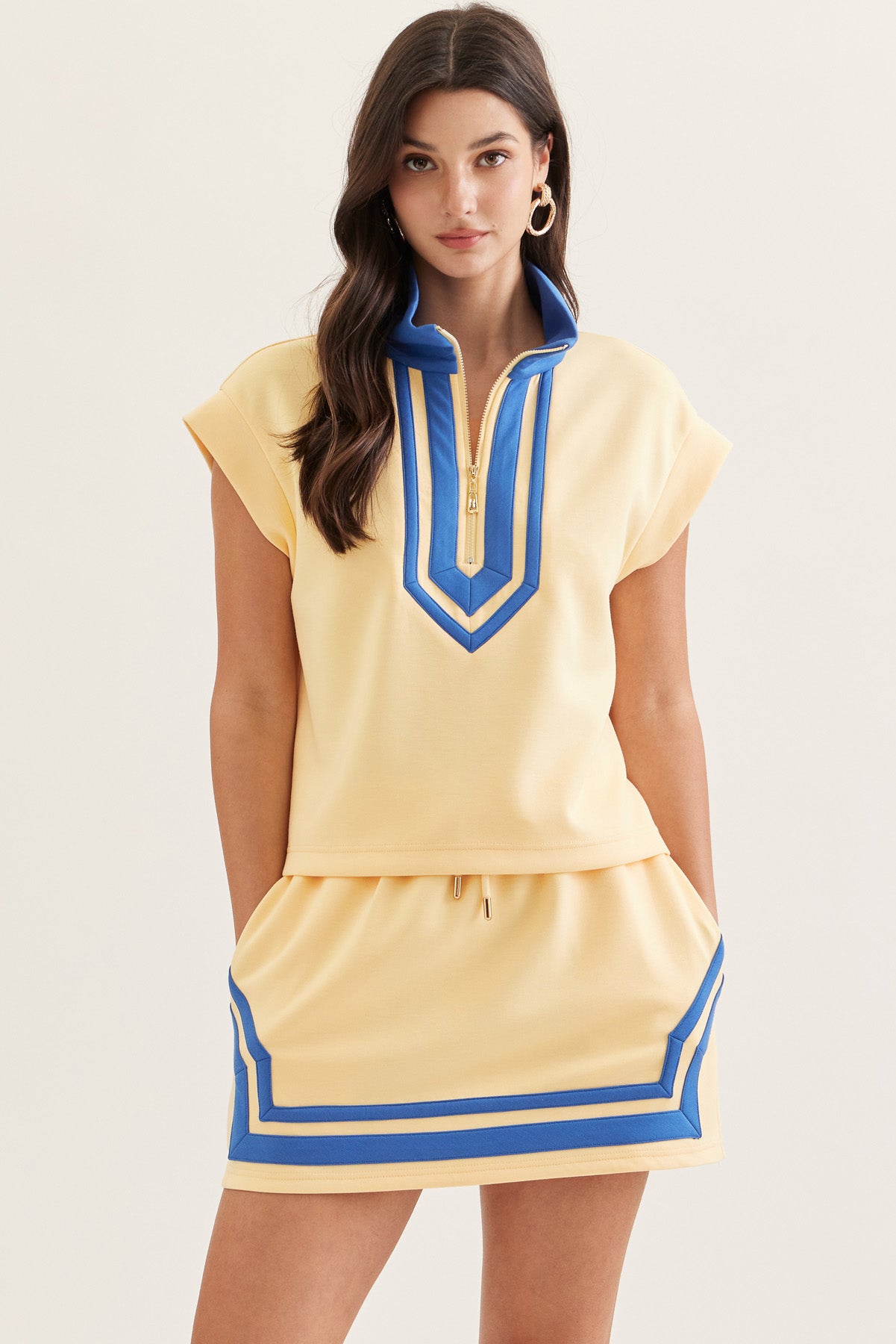 T31563 Contrast Trim Detail Top