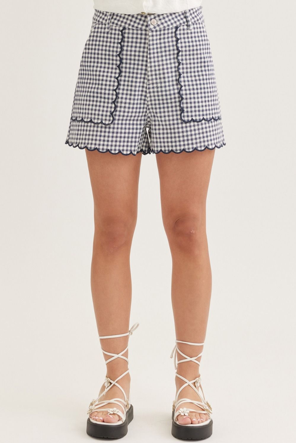 P31643 Gingham Scallop Hem Shorts
