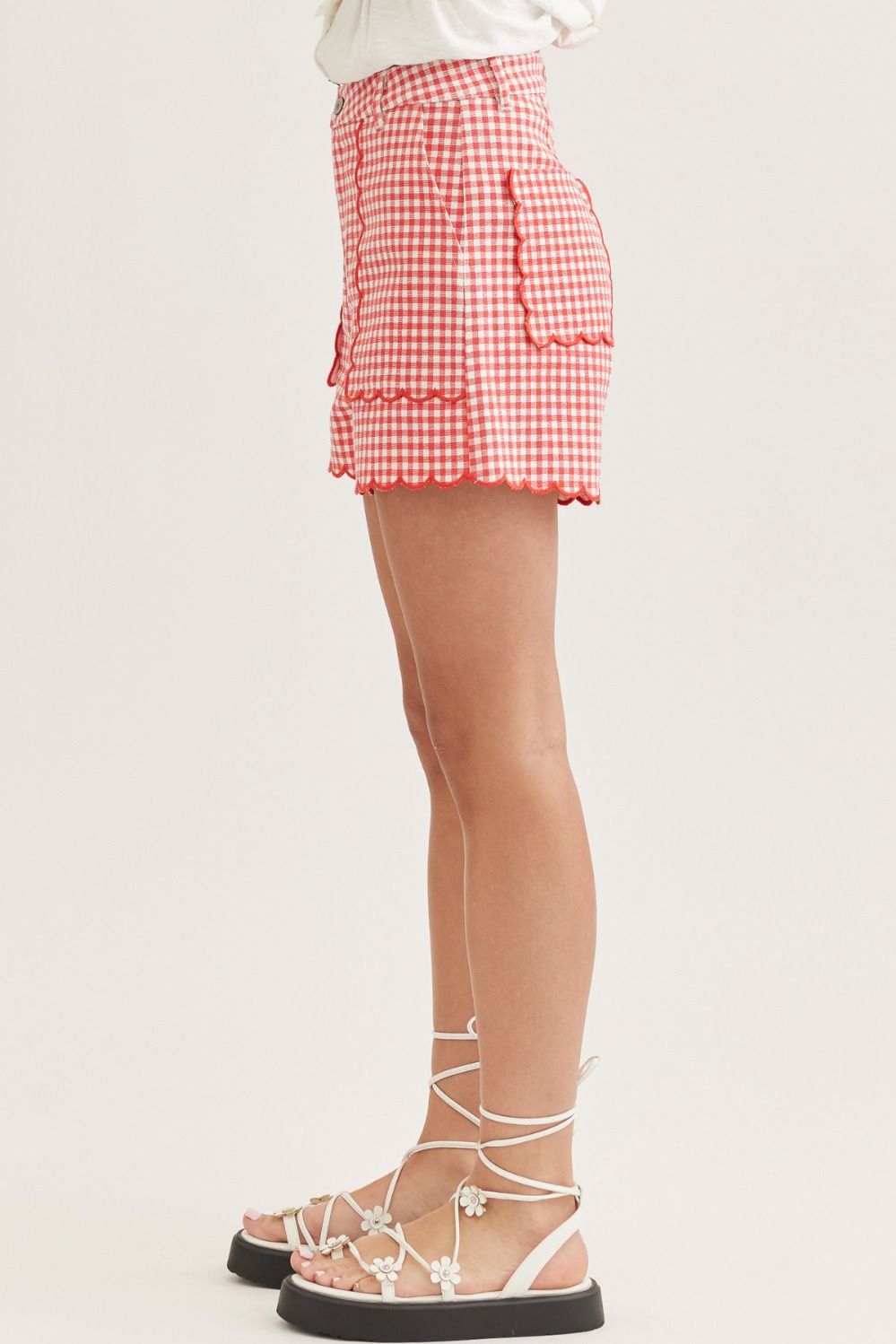 P31643 Gingham Scallop Hem Shorts