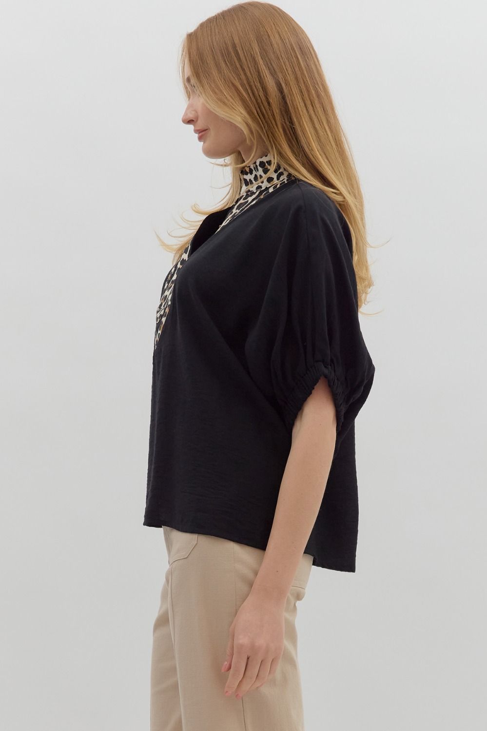 T27371 Solid Leopard Accented Top