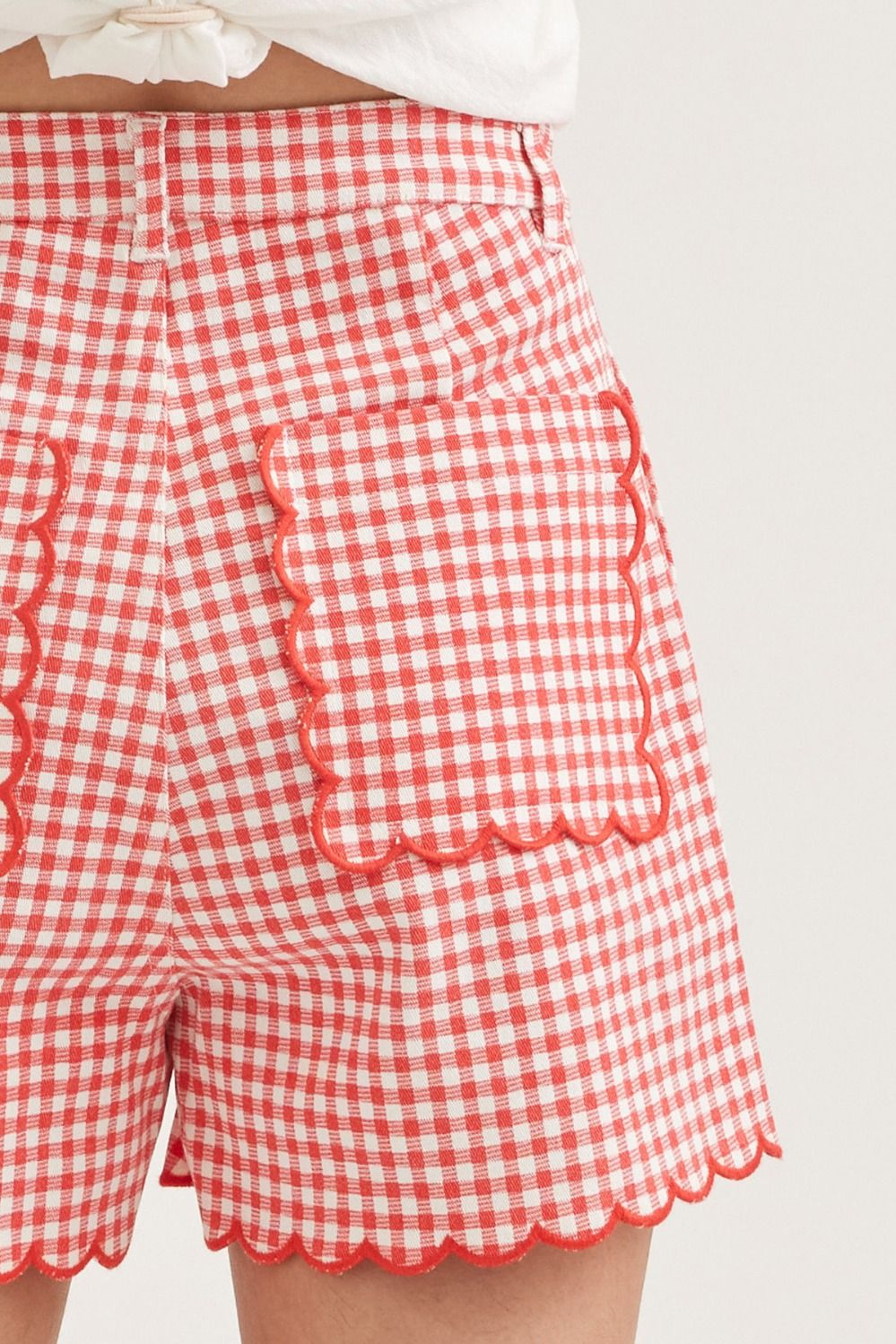 P31643 Gingham Scallop Hem Shorts