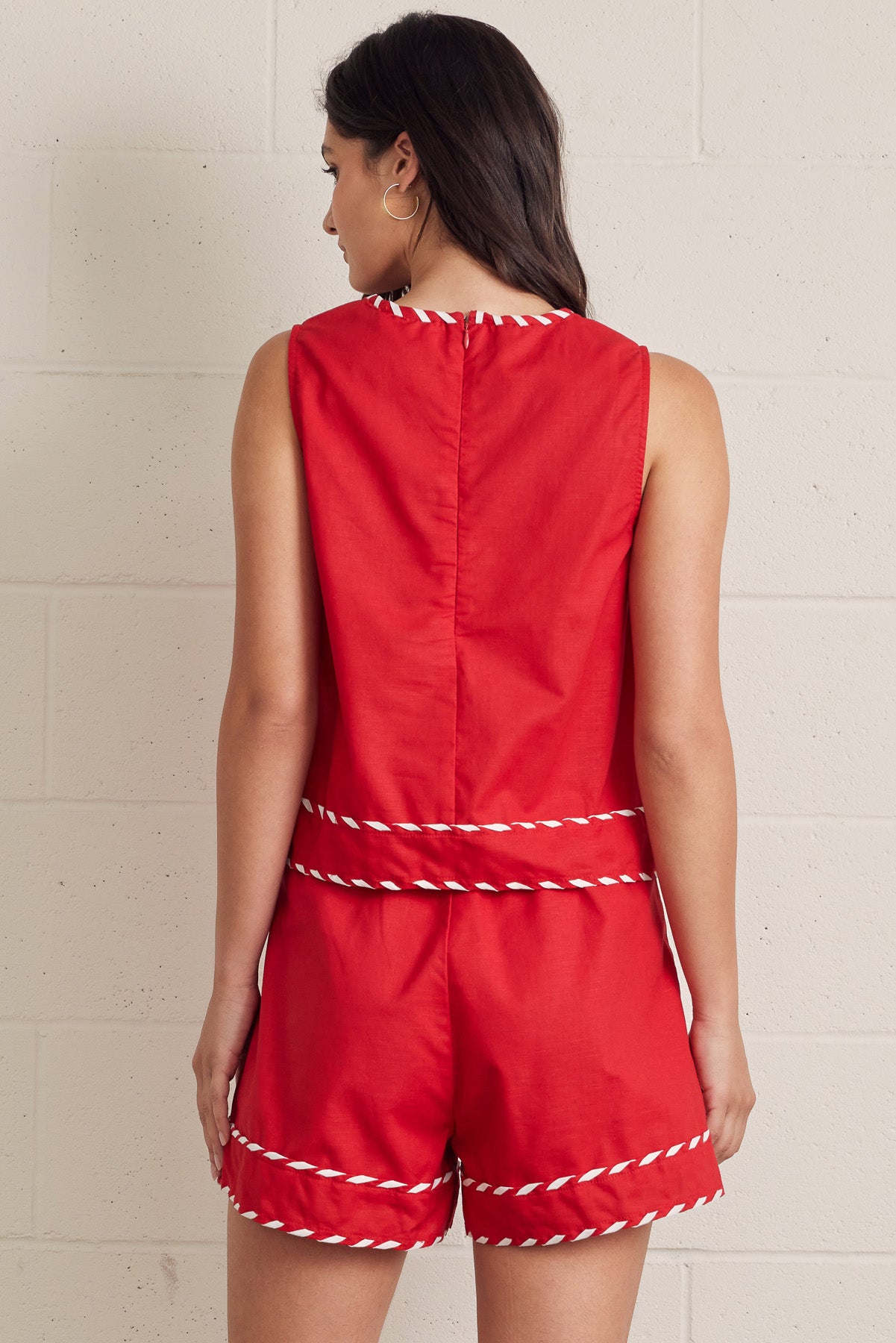 T31857 Solid Sleeveless Top
