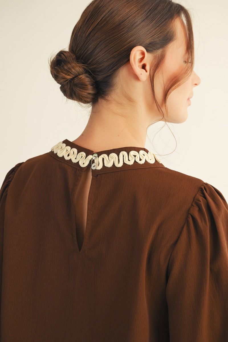 B50109 Crinkle Fabric Top