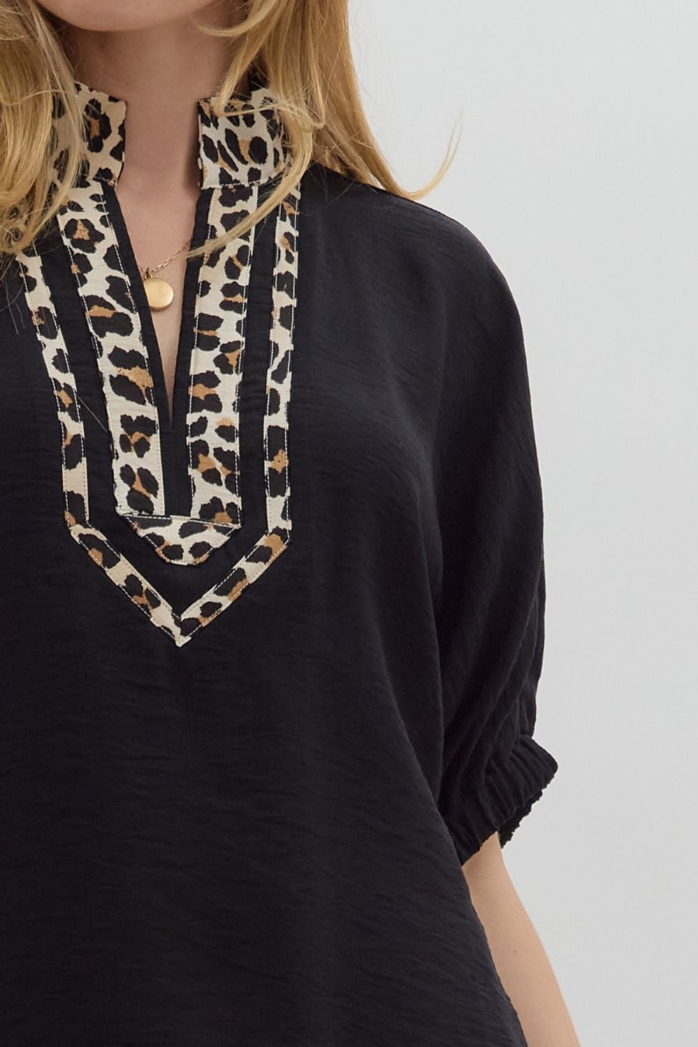 T27371 Solid Leopard Accented Top