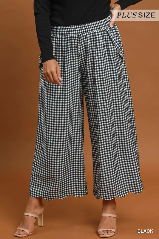 WC6823 Curvy Gingham Scallop Hem Cropped Pants