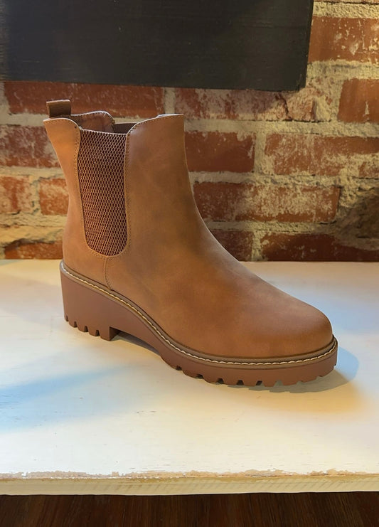 Agenda-17 Chelsea Style Boots