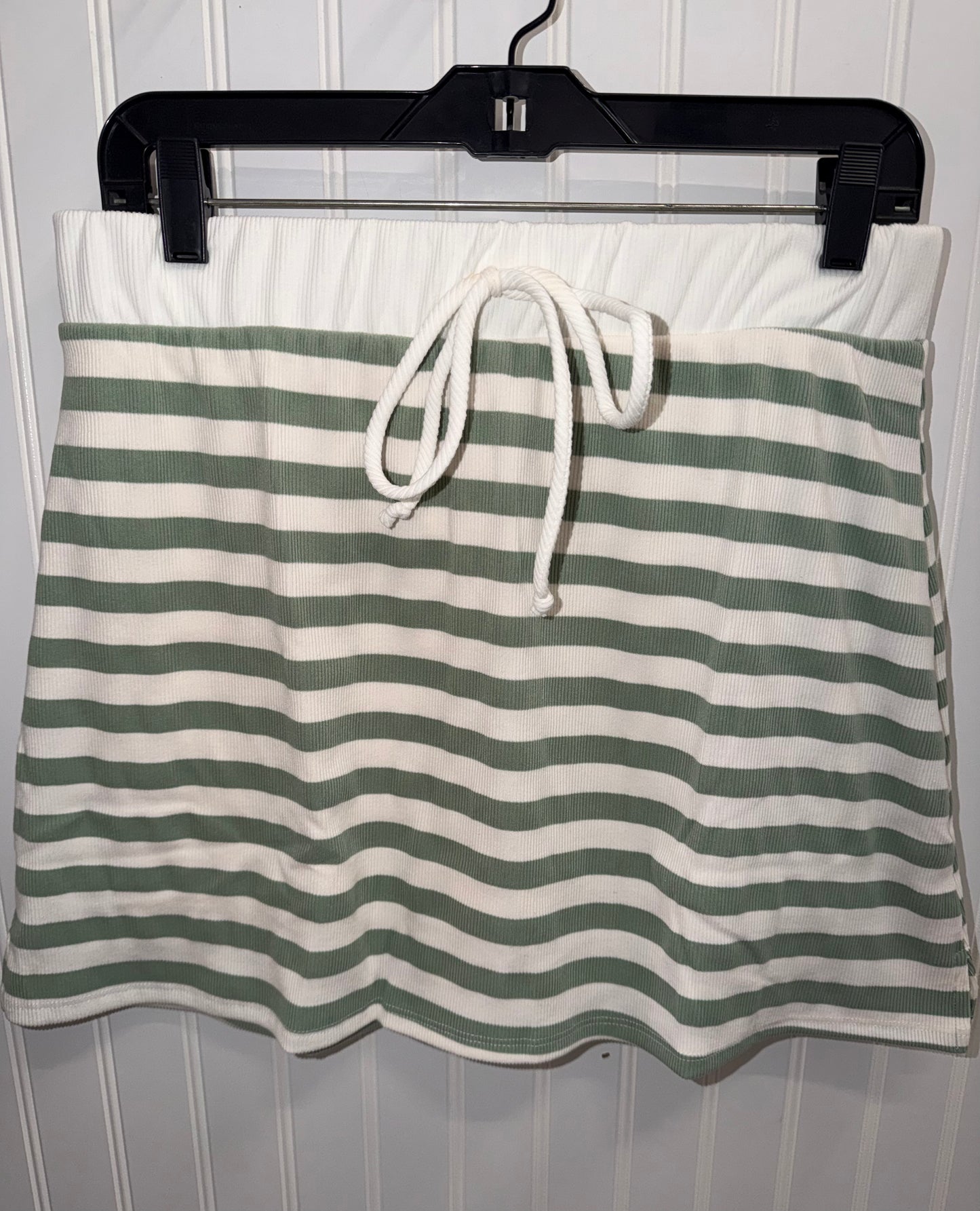 6S1563ST Striped Skort