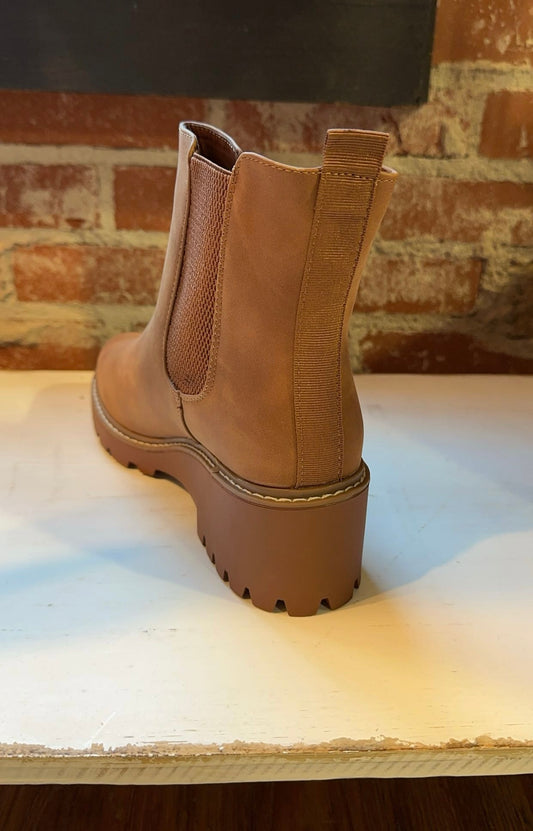 Agenda-17 Chelsea Style Boots