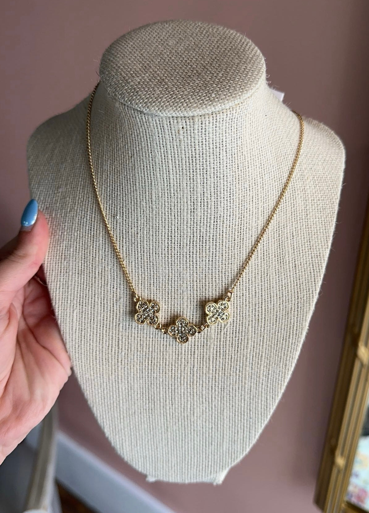 KNE8702 Rhinestone Quatrefoil Necklace