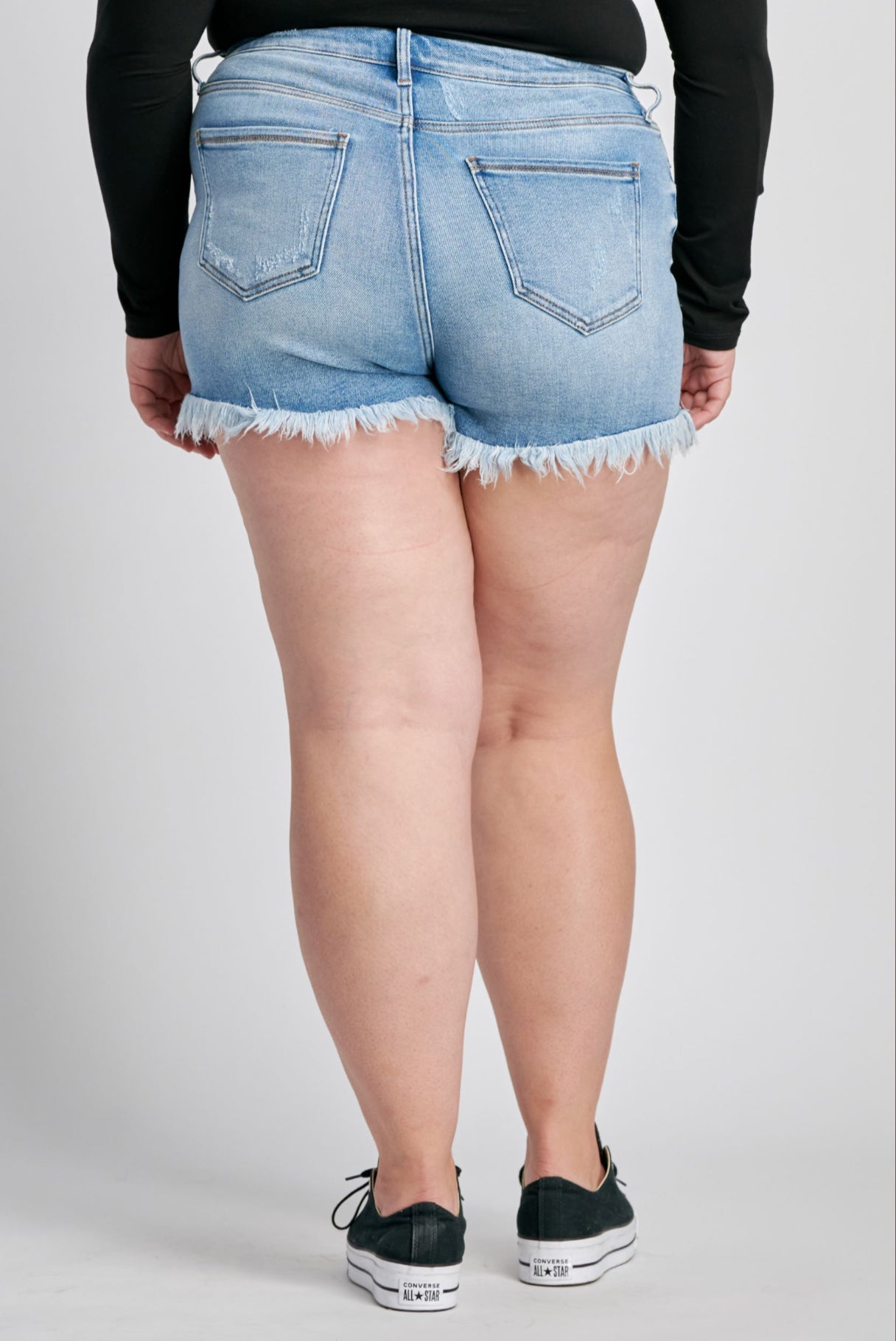 AB48423MDP Curvy Mid Rise Fray Shorts