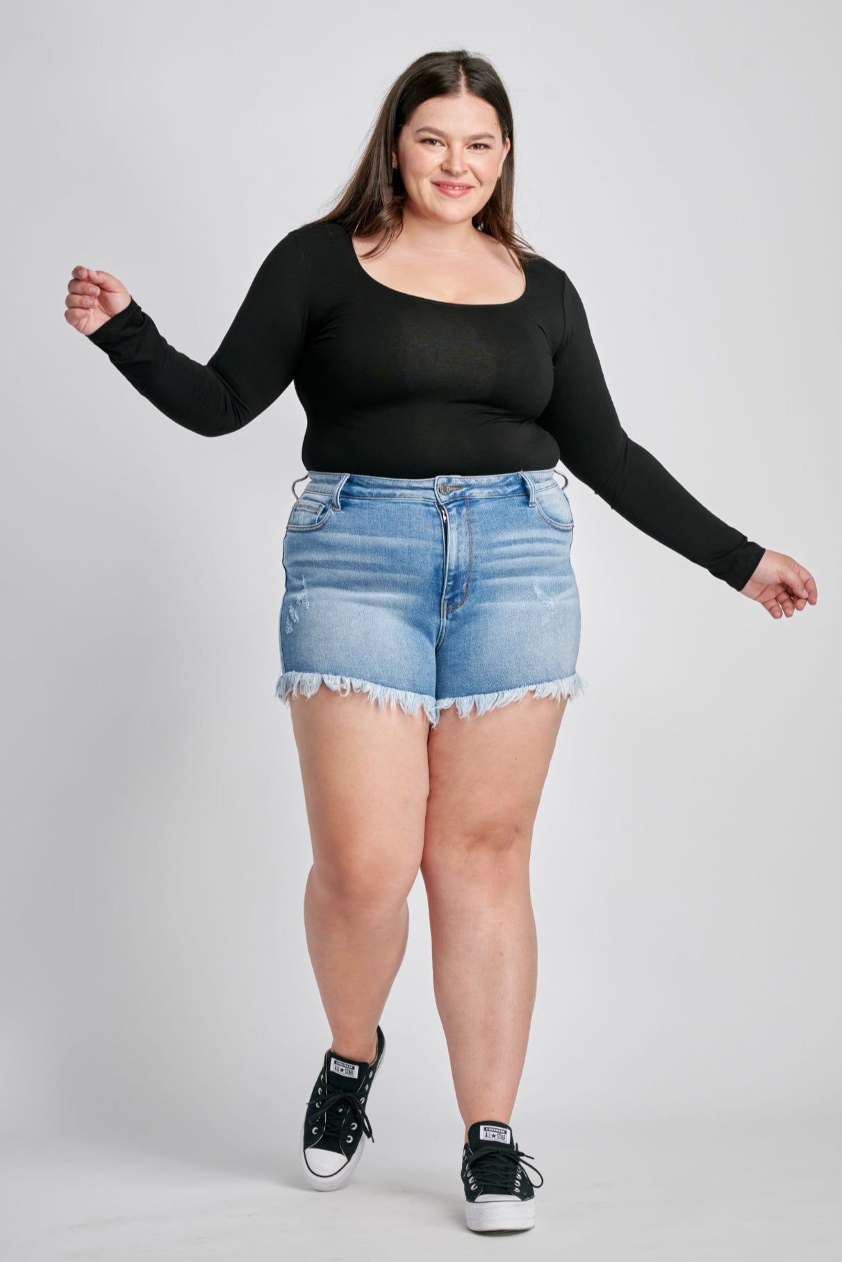 AB48423MDP Curvy Mid Rise Fray Shorts